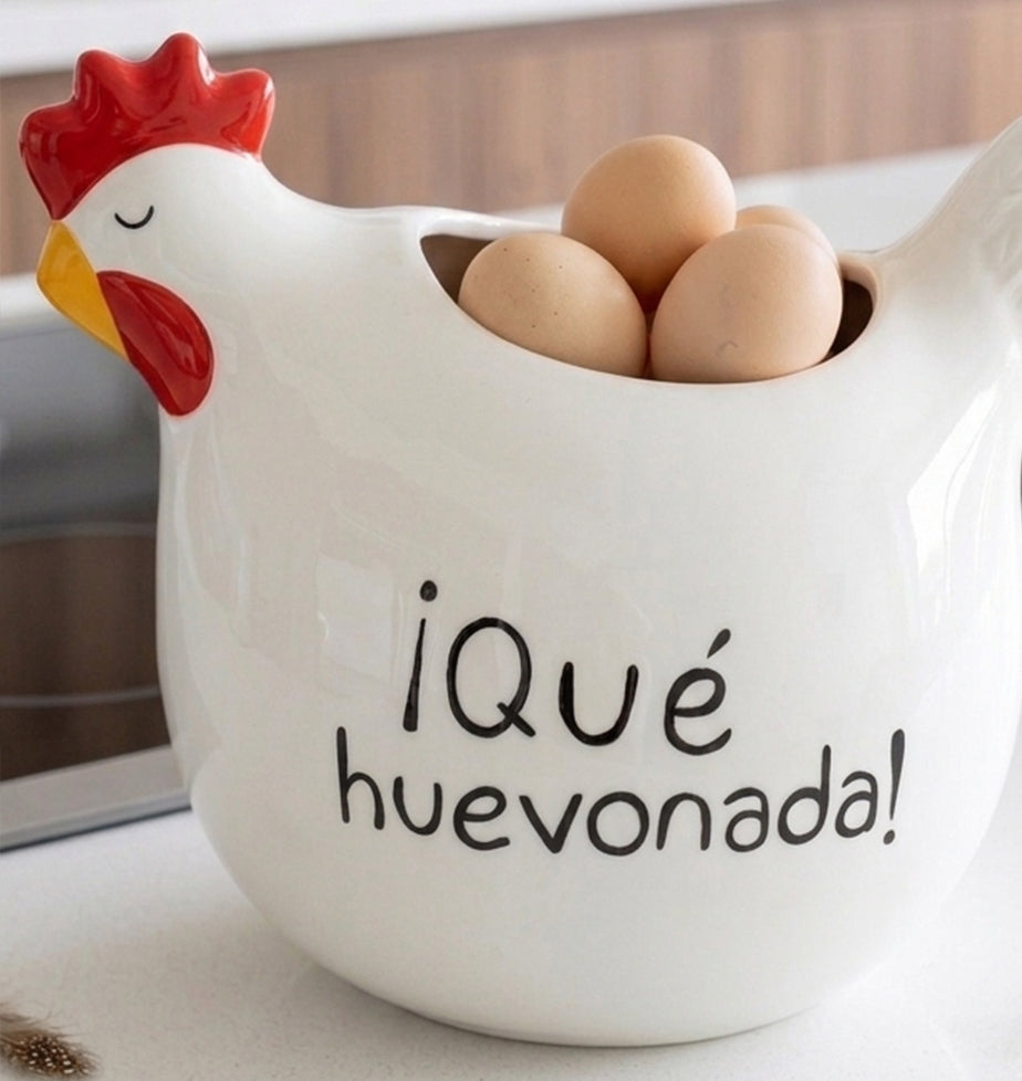 LA GALLINA TIENE HUEVO